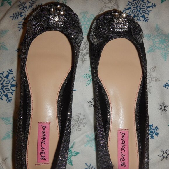 BEAUTIFUL BETSTY JOHNSON BOW SPARKLE FLATS SO MUCH GLAM NEW - Picture 10 of 16
